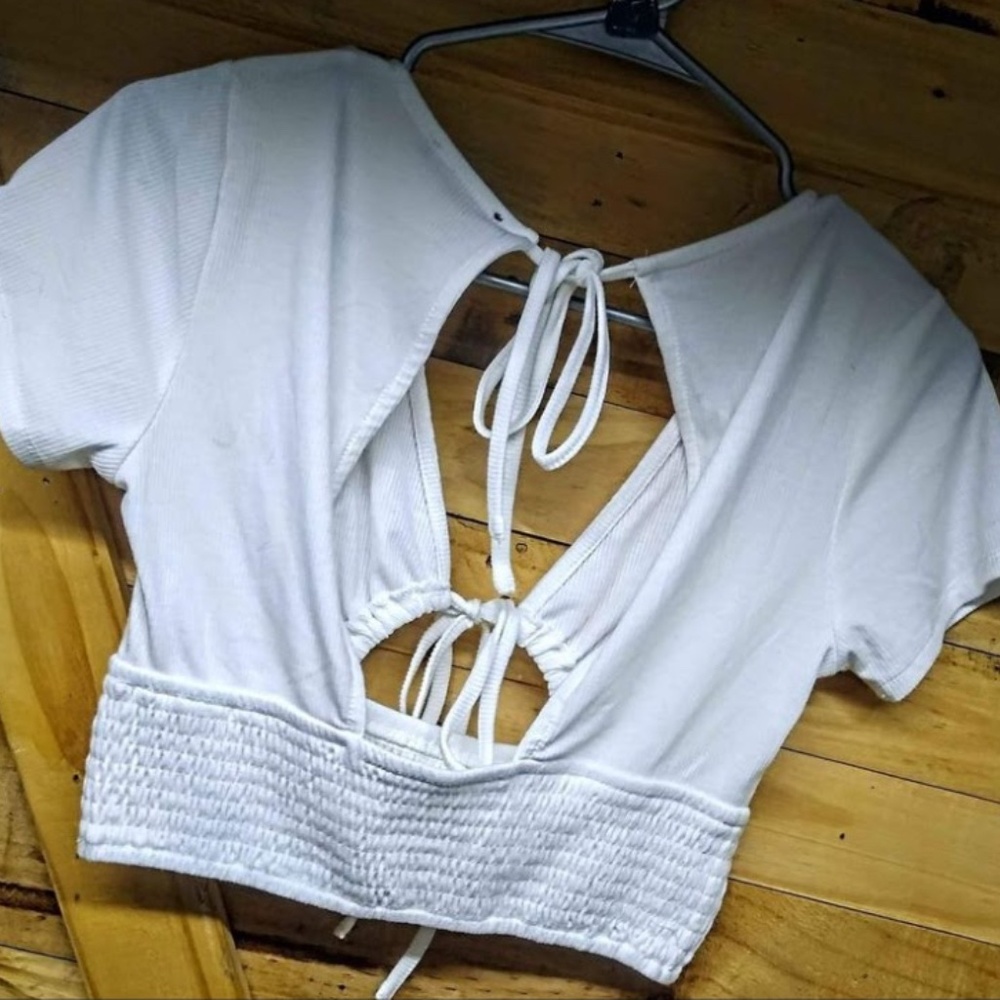 Open Back Keyhole Crop Top - Picture 2 of 2